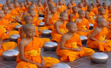 Cuộc sống đã hiện đại nhưng xin đừng hiện đại chiếc áo